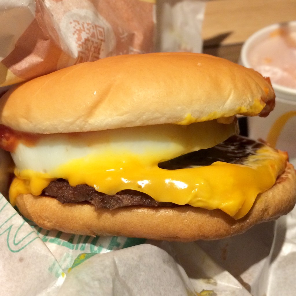 ユーザーが投稿したエッグチーズバーガーの写真 - 実際訪問したユーザーが直接撮影して投稿した新橋ファーストフードマクドナルド 新橋日比谷口店の写真