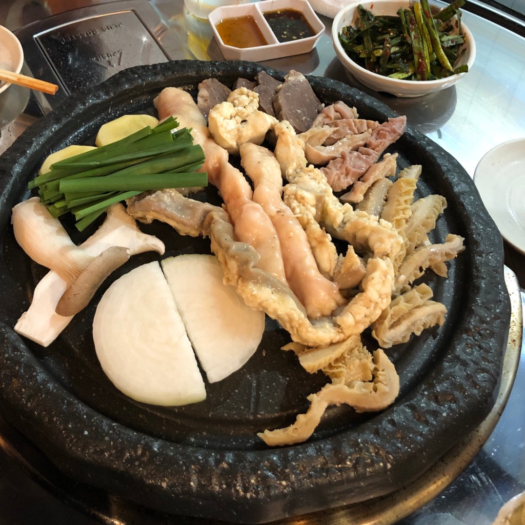 ユーザーが投稿した牛コプチャン盛り合わせの写真 - 実際訪問したユーザーが直接撮影して投稿した大久保韓国料理ホンデコプチャンゴ 新大久保店の写真