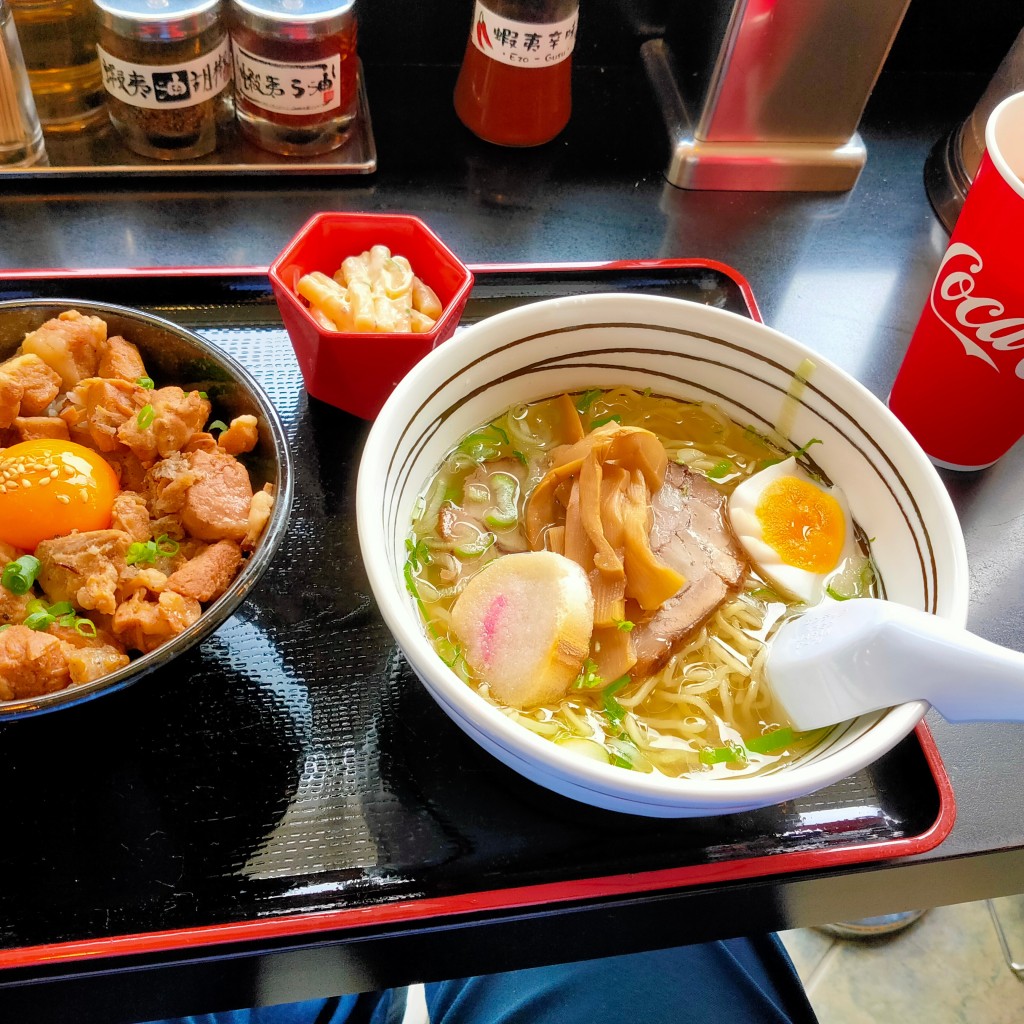 ユーザーが投稿したラーメンセットの写真 - 実際訪問したユーザーが直接撮影して投稿した五稜郭町ラーメン / つけ麺函館麺厨房あじさい 本店の写真