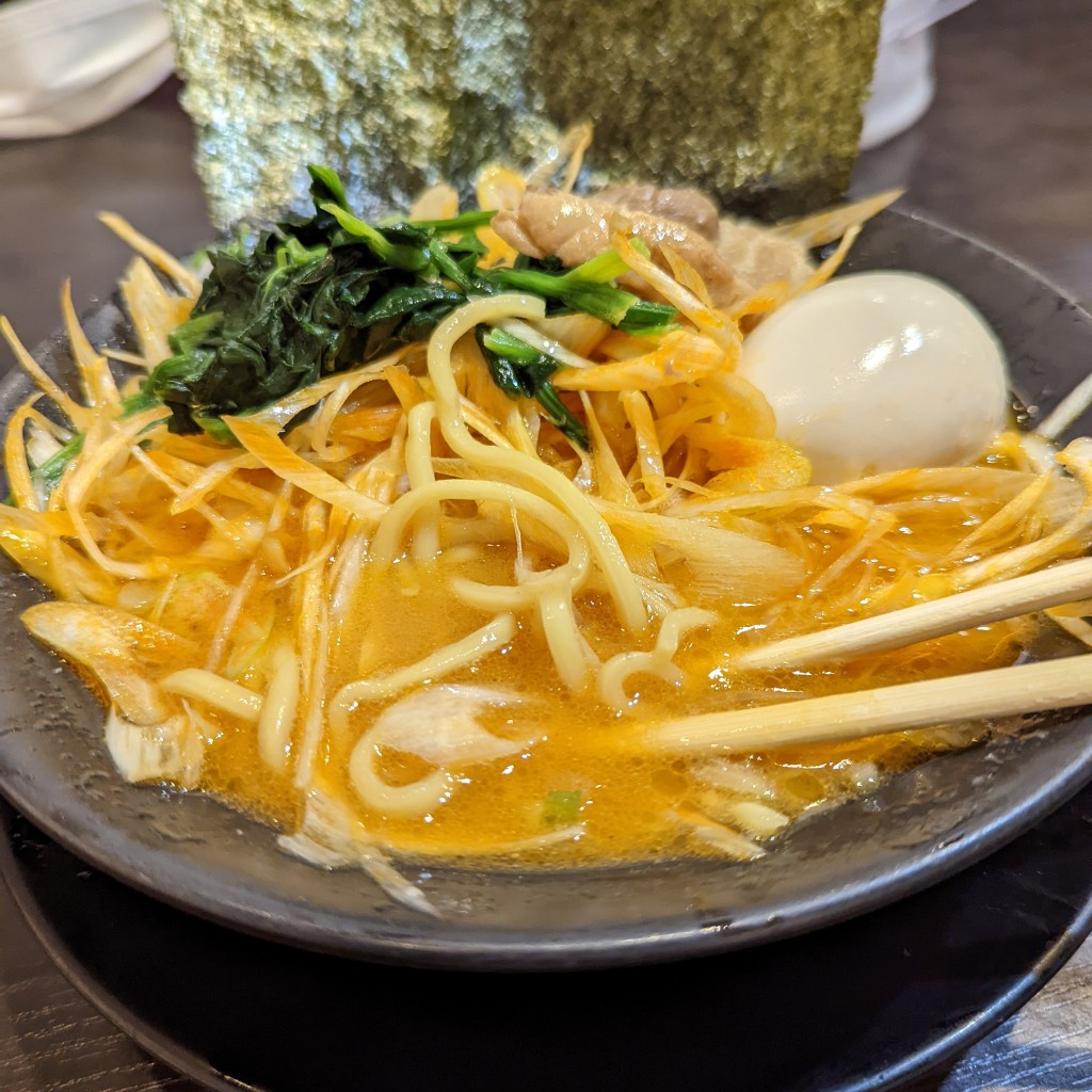 ユーザーが投稿した味玉ラーメン、ネギトッピングの写真 - 実際訪問したユーザーが直接撮影して投稿した九段北ラーメン / つけ麺市ヶ家の写真