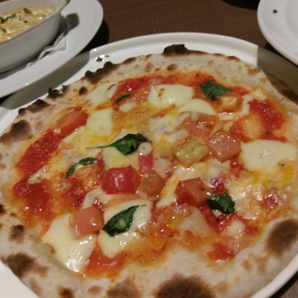 ユーザーが投稿したPizzaマルゲリータの写真 - 実際訪問したユーザーが直接撮影して投稿したさつき野イタリアンVG 新津店の写真