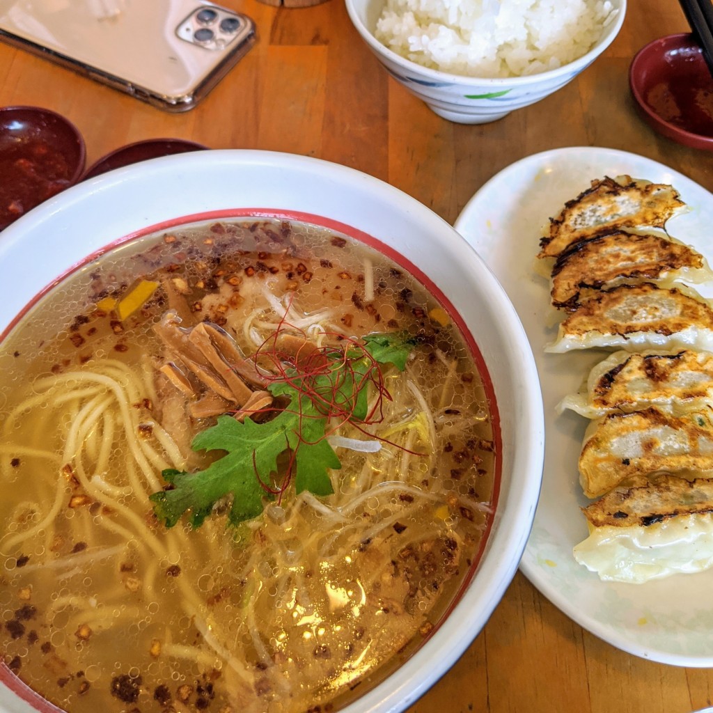 ユーザーが投稿した天然塩ラーメン+餃子セットの写真 - 実際訪問したユーザーが直接撮影して投稿した浄谷町ラーメン専門店塩元帥 小野店の写真