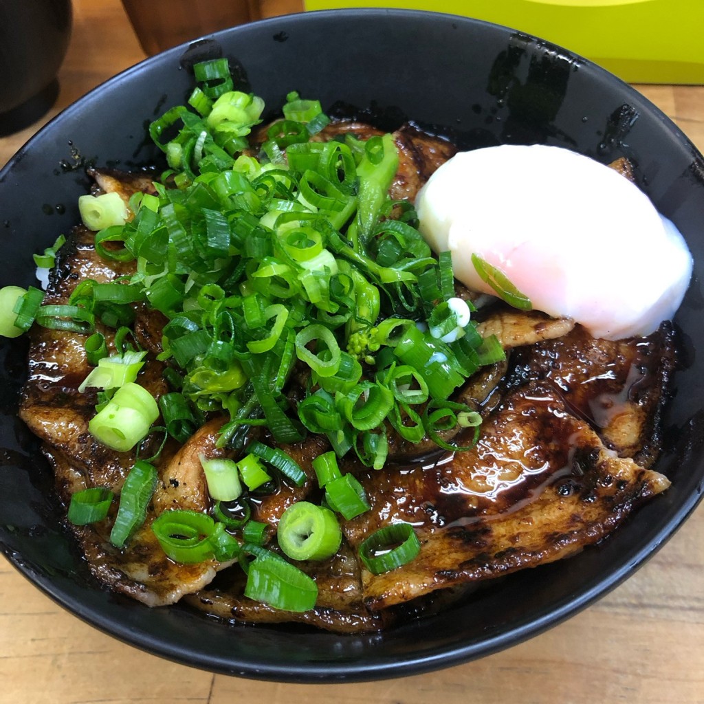 ユーザーが投稿した豚丼(中)+さっぱりセットの写真 - 実際訪問したユーザーが直接撮影して投稿した新橋丼もの豚大学 新橋校舎の写真