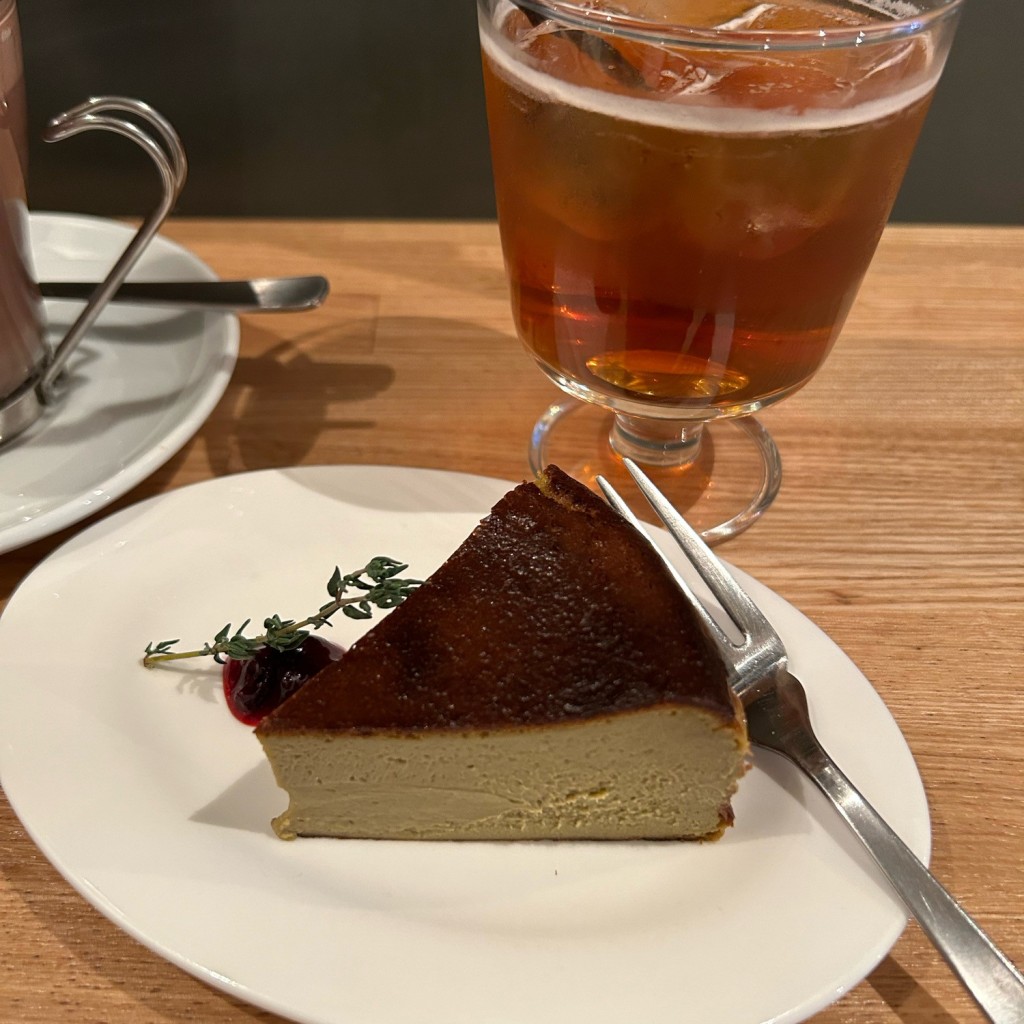 ユーザーが投稿したバスク風チーズケーキの写真 - 実際訪問したユーザーが直接撮影して投稿した上原カフェbar funicoの写真