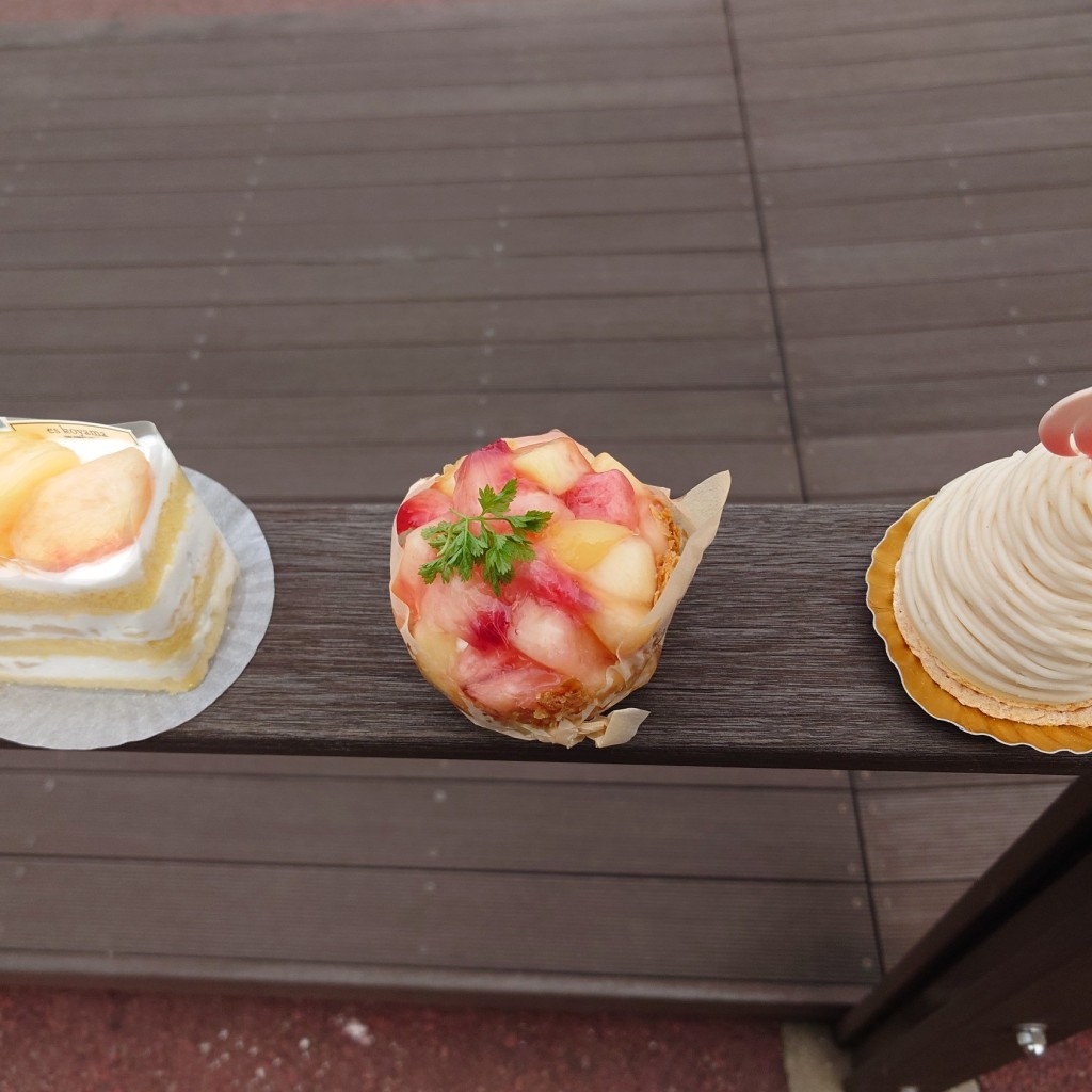 ユーザーが投稿した贅沢白桃のショートケーキの写真 - 実際訪問したユーザーが直接撮影して投稿したゆりのき台スイーツ未来製作所の写真