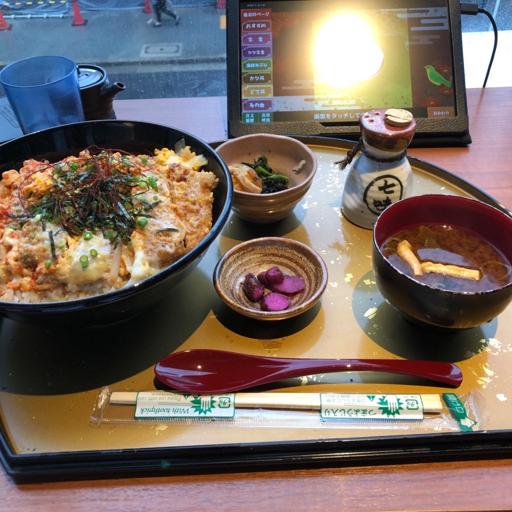 ユーザーが投稿したピリ辛カツ丼の写真 - 実際訪問したユーザーが直接撮影して投稿した椿町居酒屋本まぐろと名古屋飯 花かるたの写真