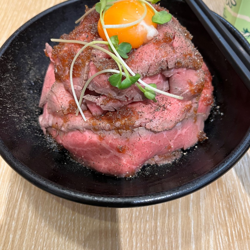 ユーザーが投稿したローストビーフ丼の写真 - 実際訪問したユーザーが直接撮影して投稿した甲子園八番町丼ものローストビーフ丼&ステーキ BLOCKの写真