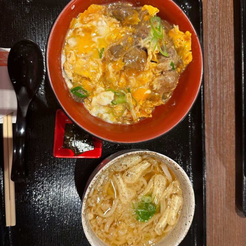 ユーザーが投稿した牛すじ丼セットの写真 - 実際訪問したユーザーが直接撮影して投稿した元町通うどんひろひろの写真