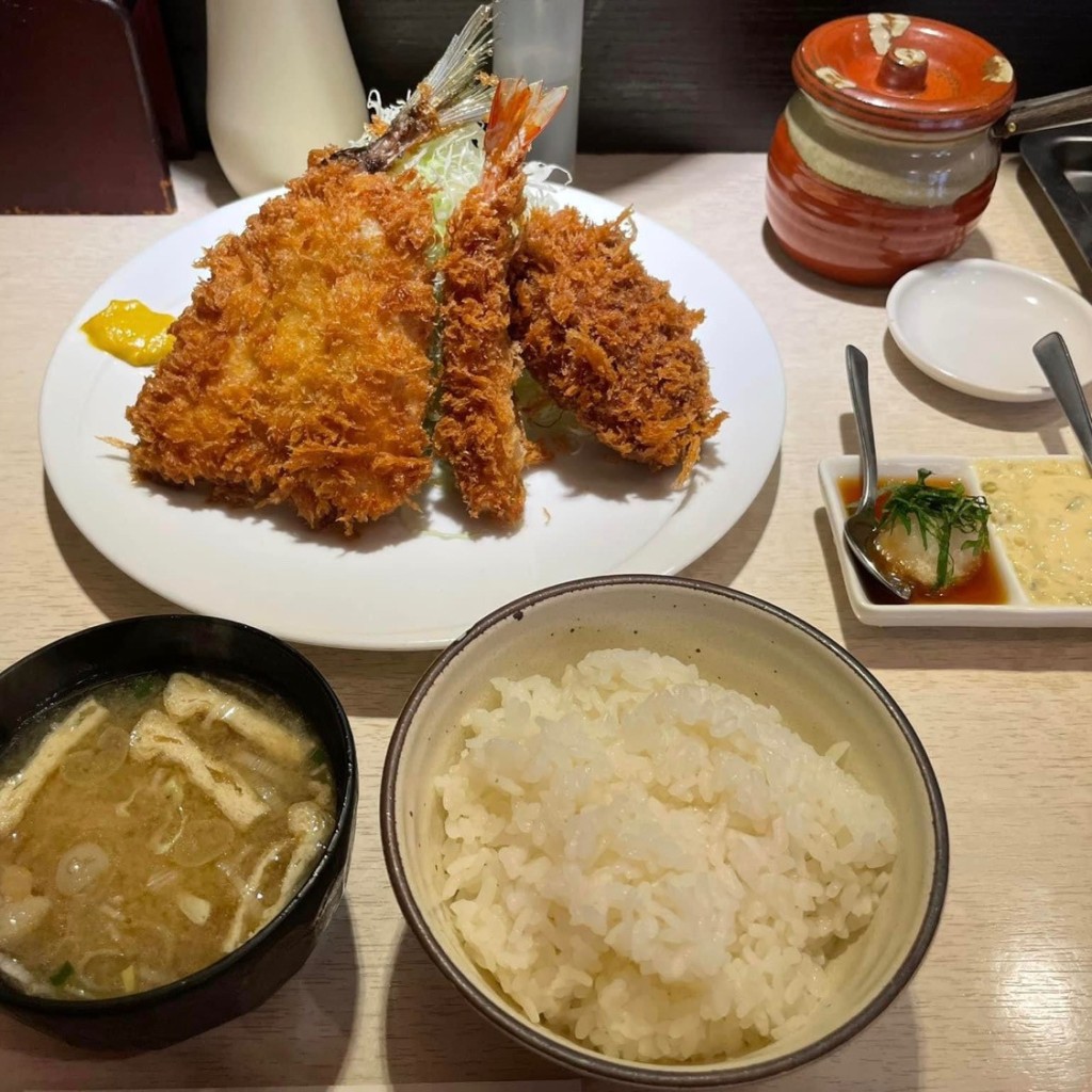 ユーザーが投稿したアジフライ定食の写真 - 実際訪問したユーザーが直接撮影して投稿した神田小川町とんかつポンチ軒の写真