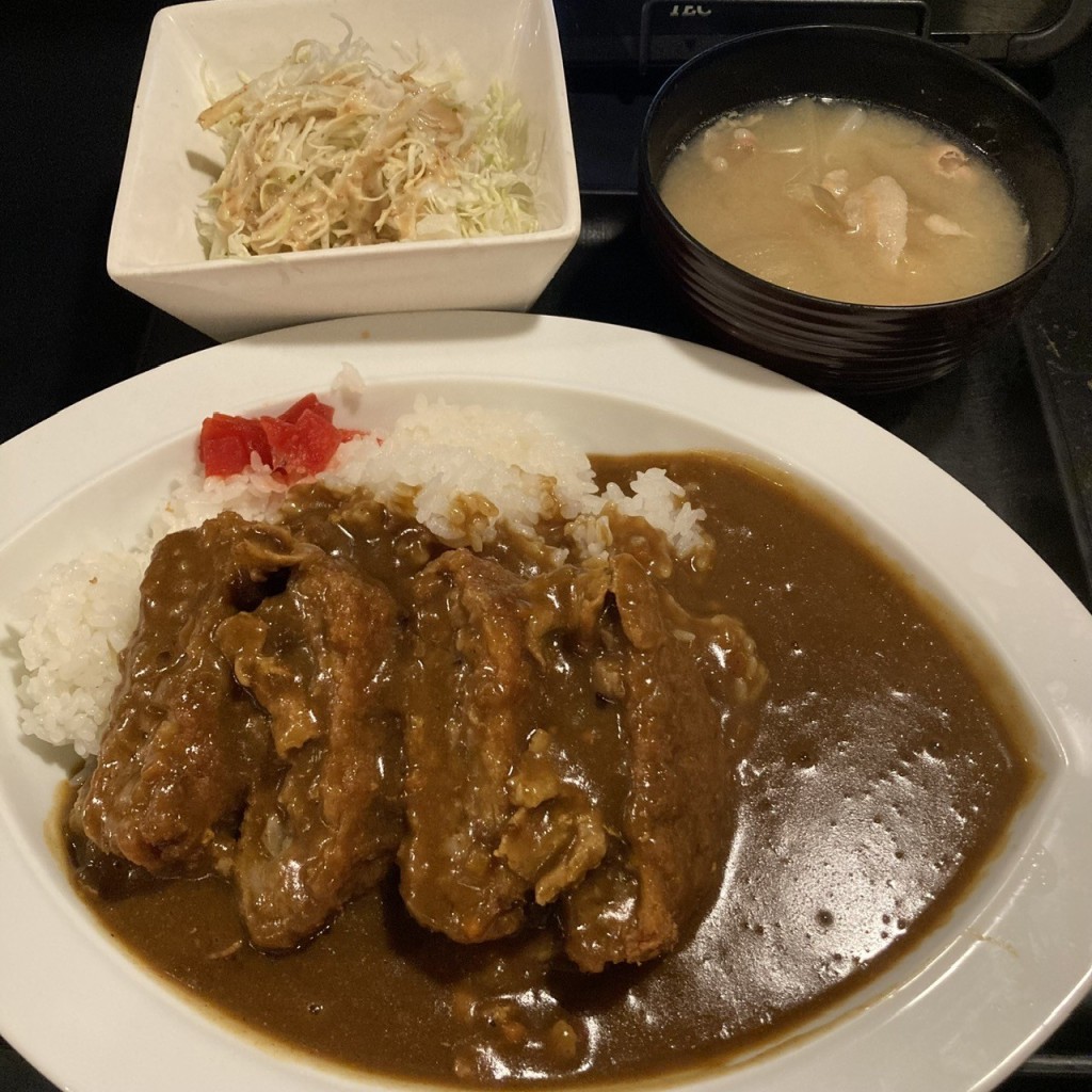 ユーザーが投稿したメンチカツカレー豚汁定食の写真 - 実際訪問したユーザーが直接撮影して投稿した北一条西居酒屋八重洲居酒場商店 札幌北一条チカホ店の写真