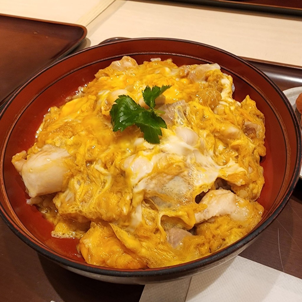 ユーザーが投稿した名古屋コーチン親子丼の写真 - 実際訪問したユーザーが直接撮影して投稿した八重洲鶏料理鶏三和 八重洲地下街店の写真