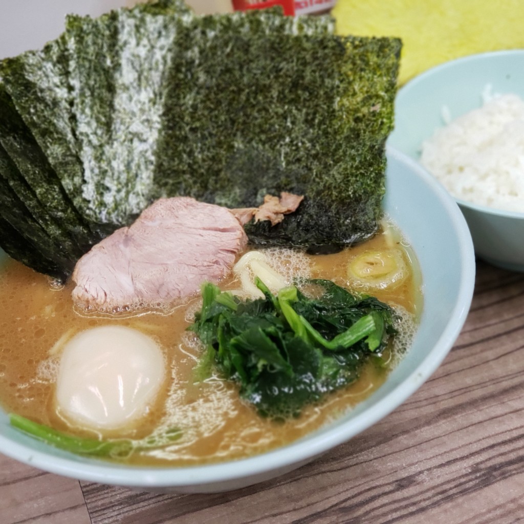 ユーザーが投稿したのり玉ラーメンの写真 - 実際訪問したユーザーが直接撮影して投稿した中央ラーメン / つけ麺武蔵家 中野本店の写真