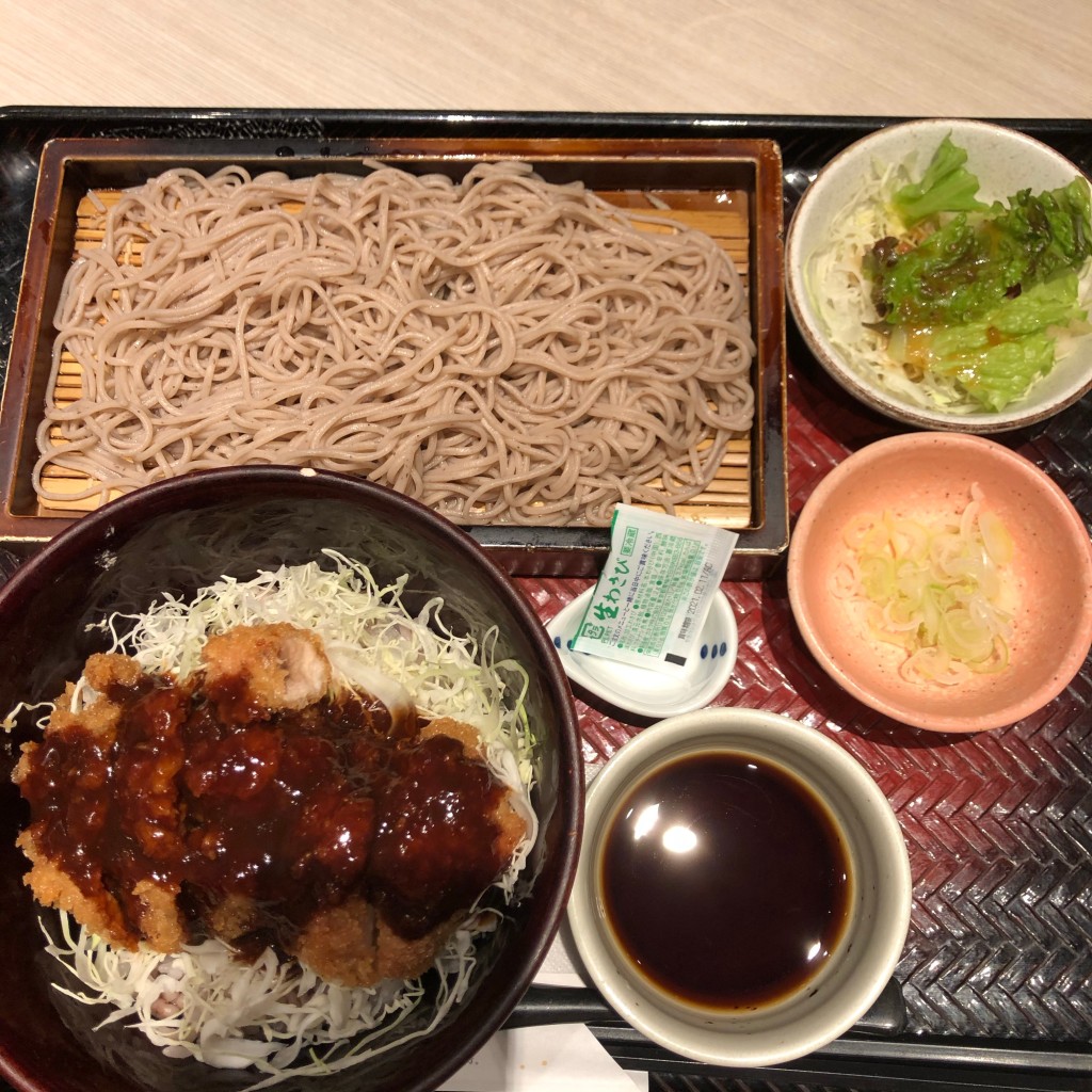 ユーザーが投稿したソースチキンかつ丼とせいろ蕎麦のセットの写真 - 実際訪問したユーザーが直接撮影して投稿した神田小川町定食屋大戸屋 神田小川町店の写真