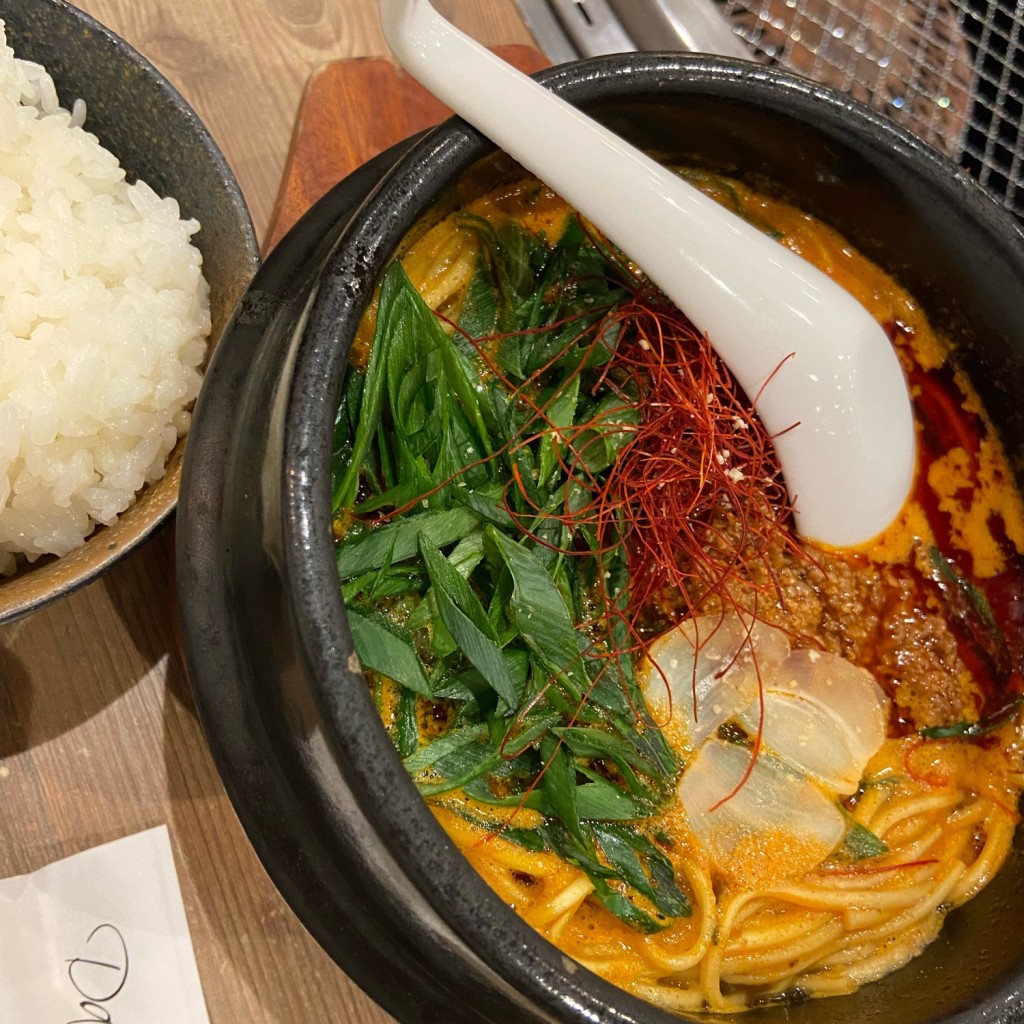 ユーザーが投稿した旨辛肉味噌と九条ネギの辛麺 (白の写真 - 実際訪問したユーザーが直接撮影して投稿した扇焼肉焼肉一番 団楽 LECT店の写真