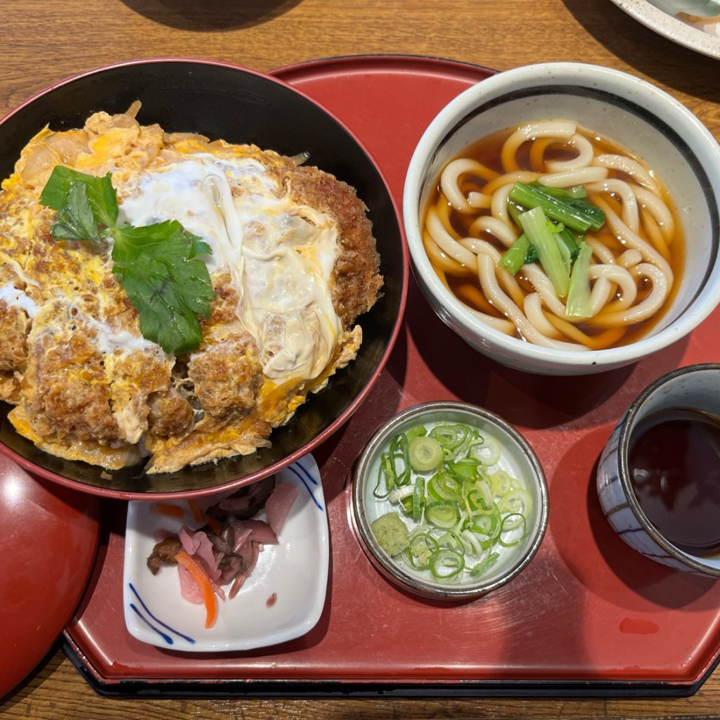 ユーザーが投稿したかつ丼と麺の写真 - 実際訪問したユーザーが直接撮影して投稿した金城町和食 / 日本料理和食麺処サガミ 志賀公園店の写真