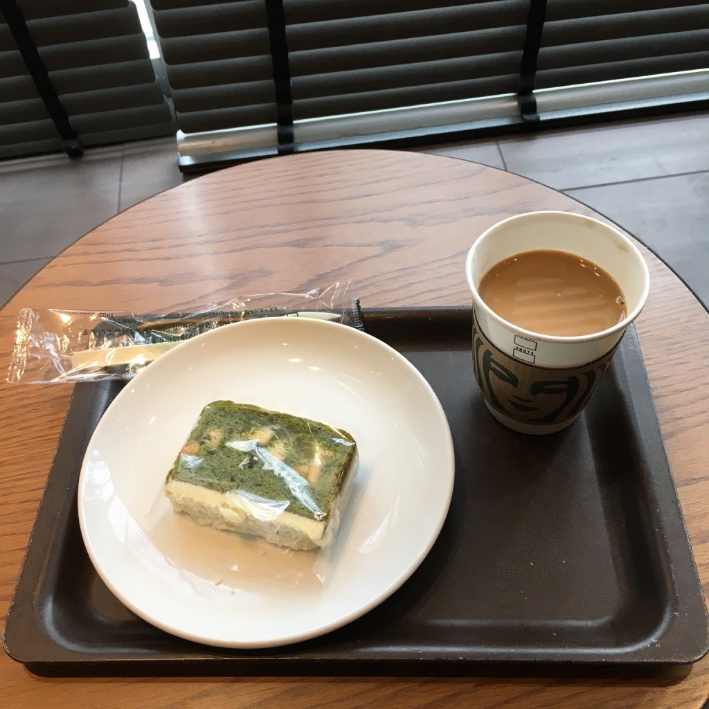 ユーザーが投稿した1 抹茶とホワイトチョコのパウンドケーキの写真 - 実際訪問したユーザーが直接撮影して投稿した大明石町カフェスターバックスコーヒー ピオレ明石店の写真