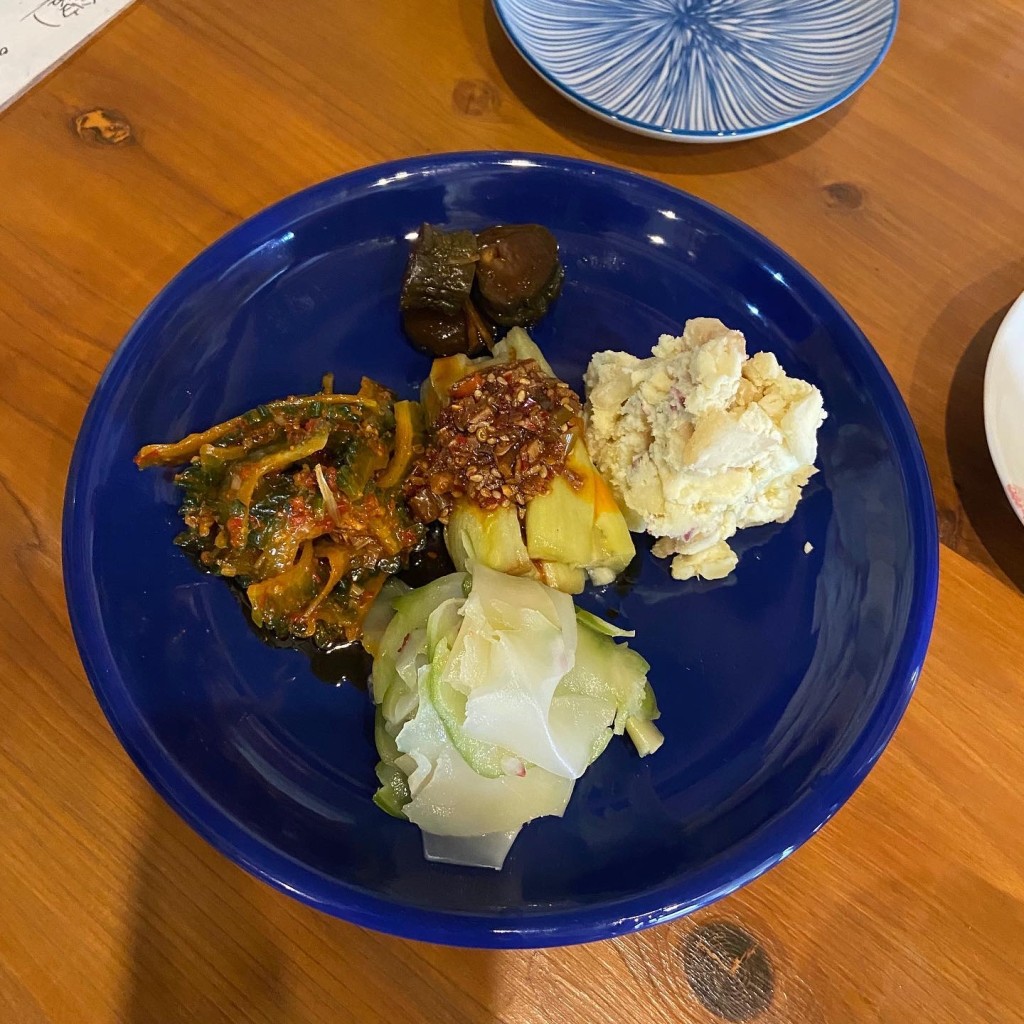 ユーザーが投稿した前菜の盛り合わせ 空芯菜炒め 水餃子の写真 - 実際訪問したユーザーが直接撮影して投稿した横川町立ち飲み / 角打ちちゅうかなやまの写真