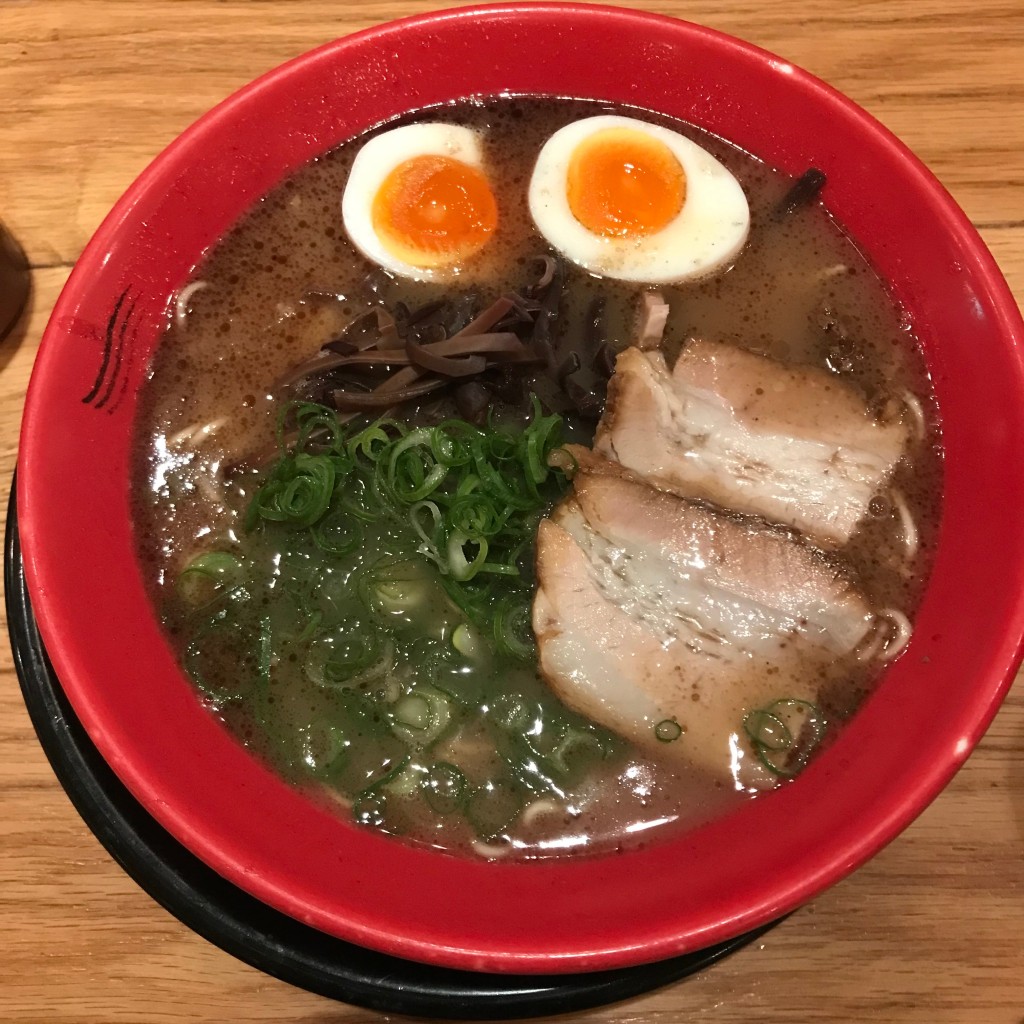 食いしんぼうよっちゃんさんが投稿した梅田ラーメン専門店のお店博多新風ラーメン食堂/ハカタシンプウラーメンショクドウの写真