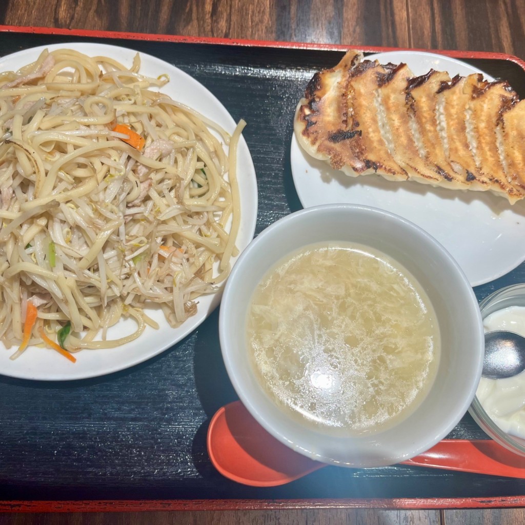 ユーザーが投稿した焼きそば餃子セットの写真 - 実際訪問したユーザーが直接撮影して投稿した大手町餃子珉珉 Otemachi One店の写真