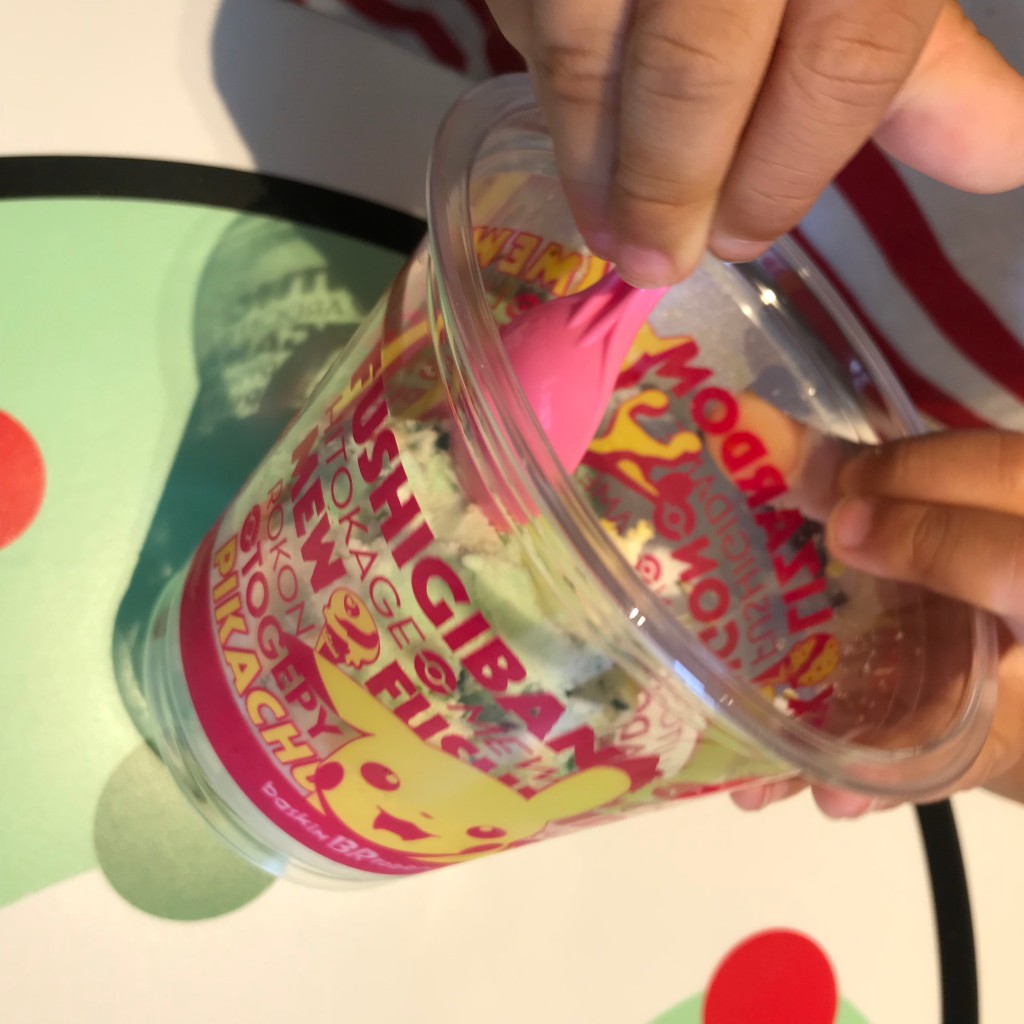 ユーザーが投稿したポケモンRWカップミュウツーの写真 - 実際訪問したユーザーが直接撮影して投稿したアイスクリームサーティワンアイスクリーム 四条河原町店の写真