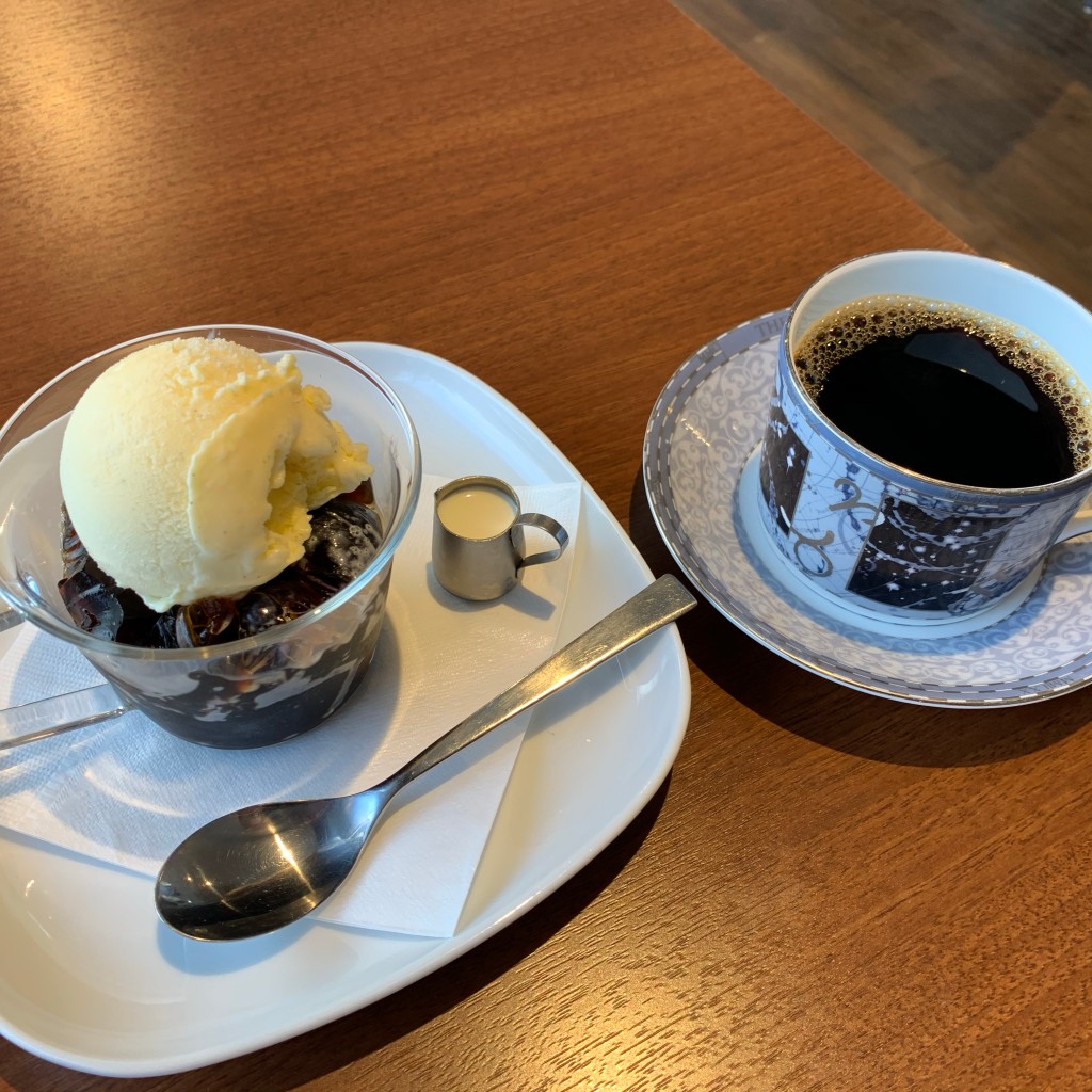 ユーザーが投稿したコーヒー&ケーキセットの写真 - 実際訪問したユーザーが直接撮影して投稿した上谷カフェランバー ルーム コーヒーの写真