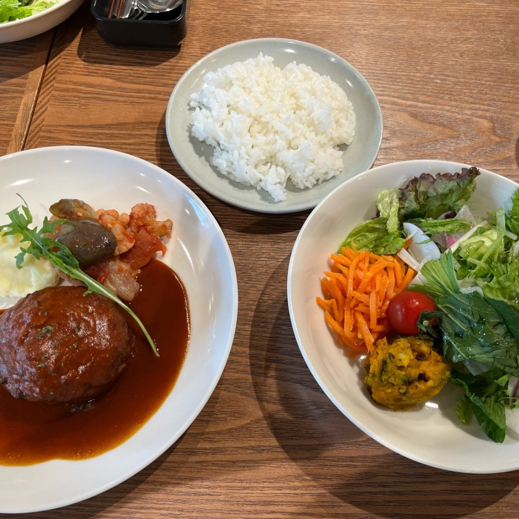 ユーザーが投稿した選べるメインとサラダセットの写真 - 実際訪問したユーザーが直接撮影して投稿した小町カフェCafé&Meal MUJI ホテルメトロポリタン鎌倉の写真