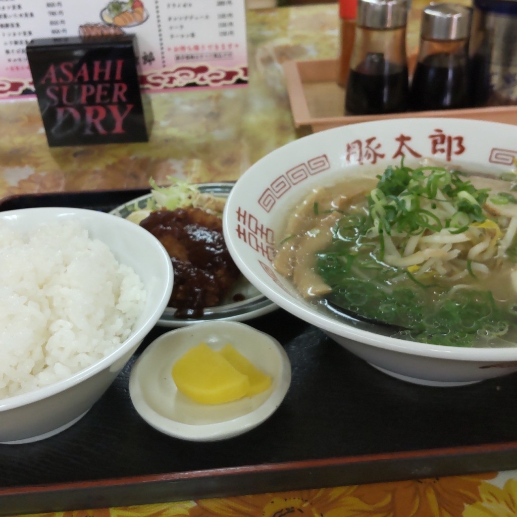 ユーザーが投稿した塩ラーメン定食の写真 - 実際訪問したユーザーが直接撮影して投稿した鹿伏ラーメン / つけ麺豚太郎 三木店の写真