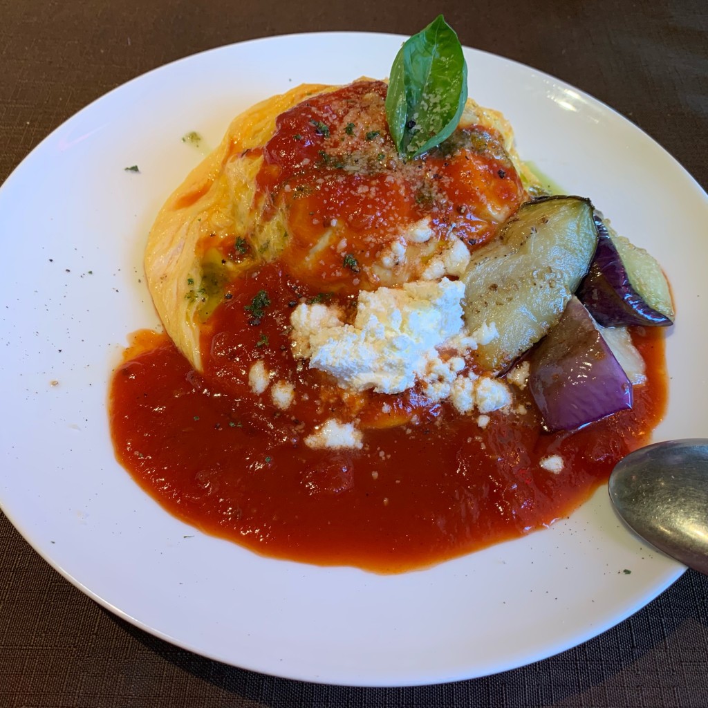 ユーザーが投稿した秋茄子とバジル自家製マスカルポーネふわとろオムライスの写真 - 実際訪問したユーザーが直接撮影して投稿した扇町洋食ビストロ ふらさんの料理店の写真