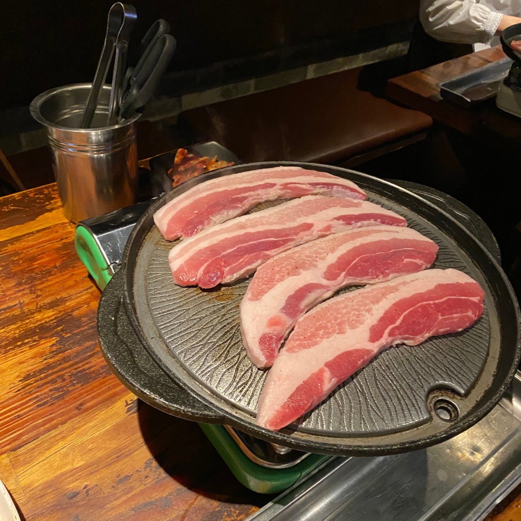 ちきんびびんばさんが投稿した大久保韓国料理のお店生サムギョプサル専門店 トマト/ナマサムギョプサルセンモンテン トマトの写真