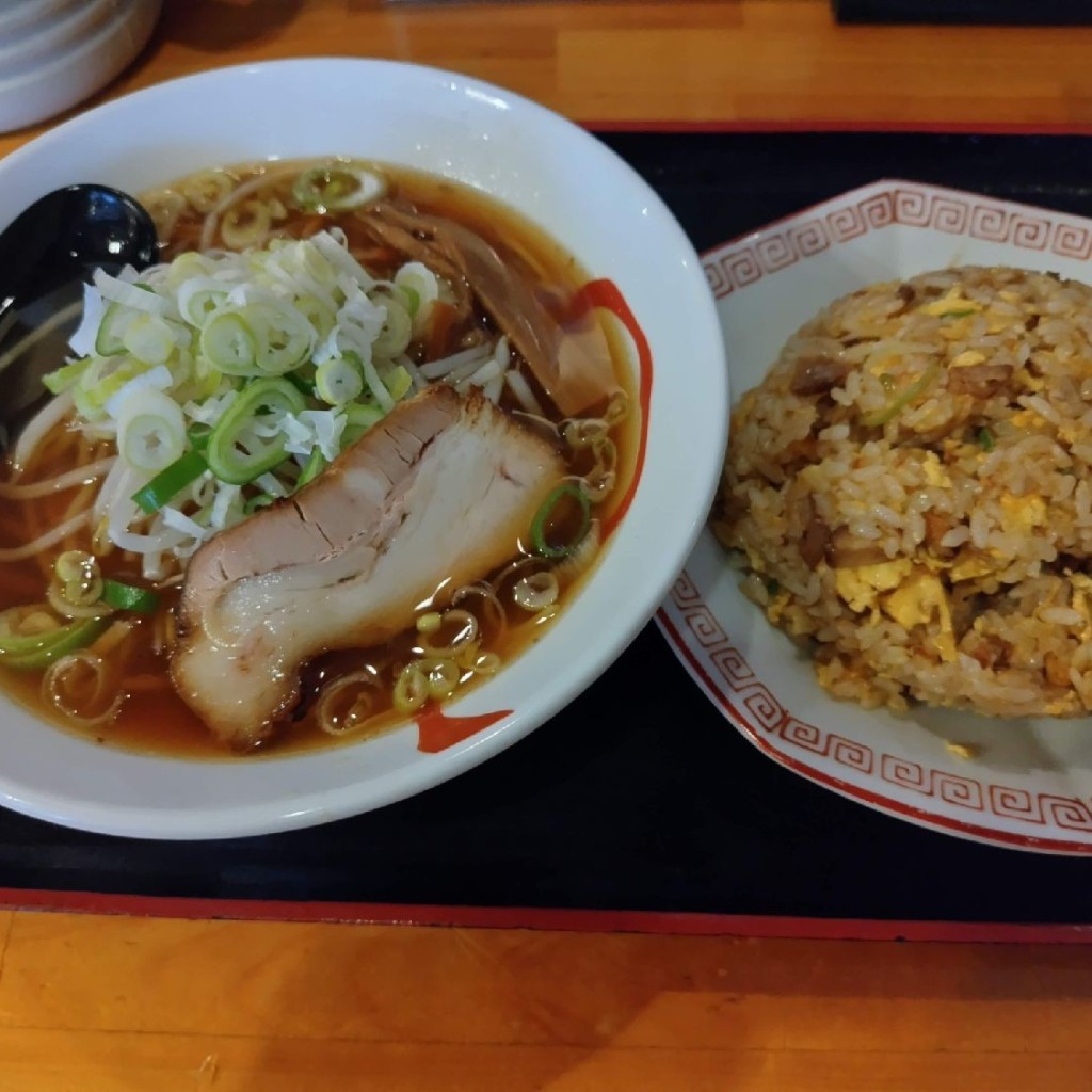 ユーザーが投稿したラーメン、チャーハンセットの写真 - 実際訪問したユーザーが直接撮影して投稿した新町四川料理逸品同源の写真