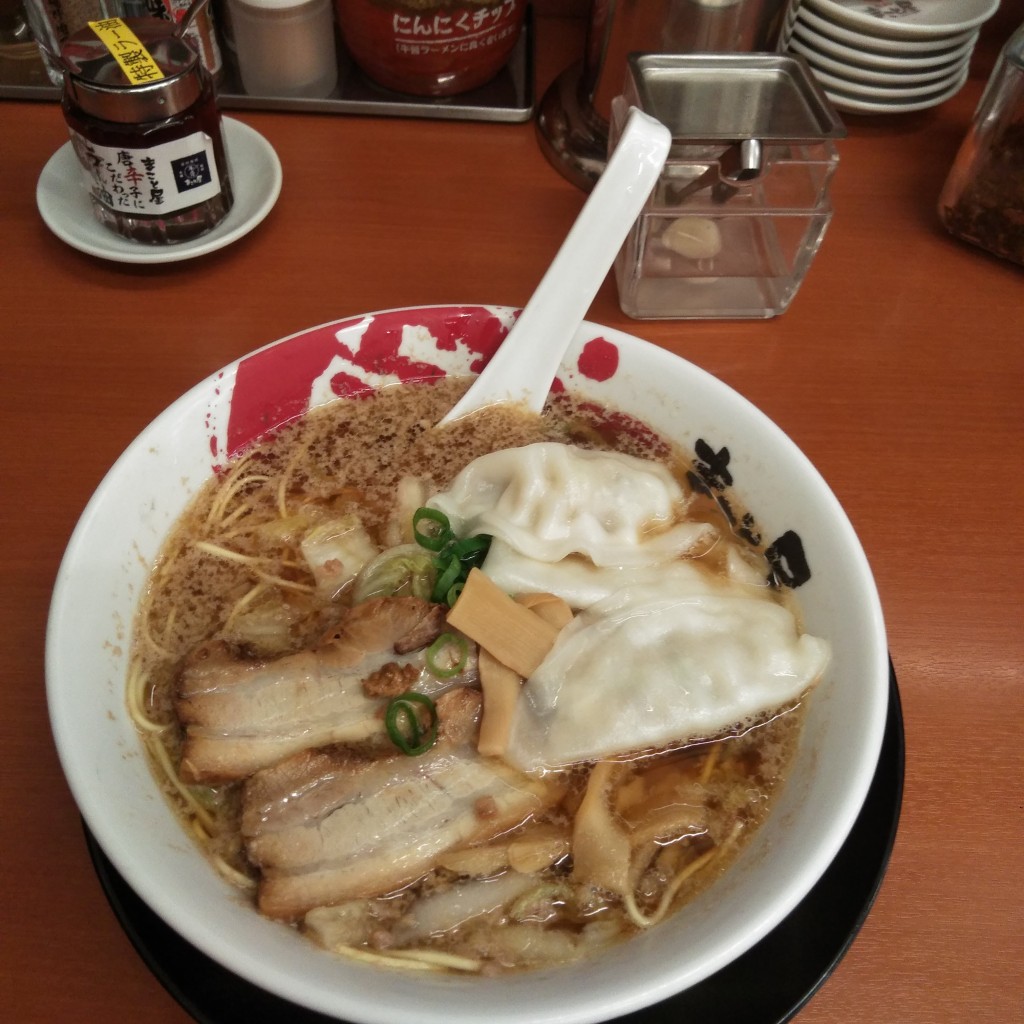 ユーザーが投稿したギョーザラーメンの写真 - 実際訪問したユーザーが直接撮影して投稿した石原町ラーメン専門店ラーメンまこと屋 堺中央環状店の写真