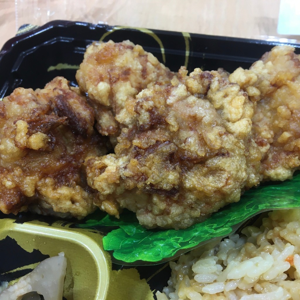 ユーザーが投稿した油からあげ弁当(鶏めし)の写真 - 実際訪問したユーザーが直接撮影して投稿した緑丘焼鳥鳥ぷろ アスパ高砂店の写真