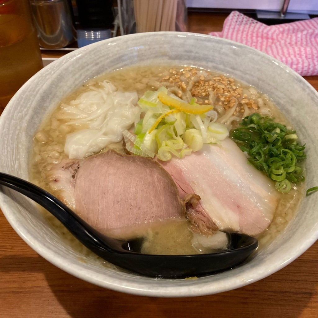 ユーザーが投稿したさっぽろ一番白味噌らぁ麺(大盛)+こってり背脂の写真 - 実際訪問したユーザーが直接撮影して投稿した四天王寺ラーメン専門店唯一無二のらぁ麺専門店 イ袋ワシづかみの写真