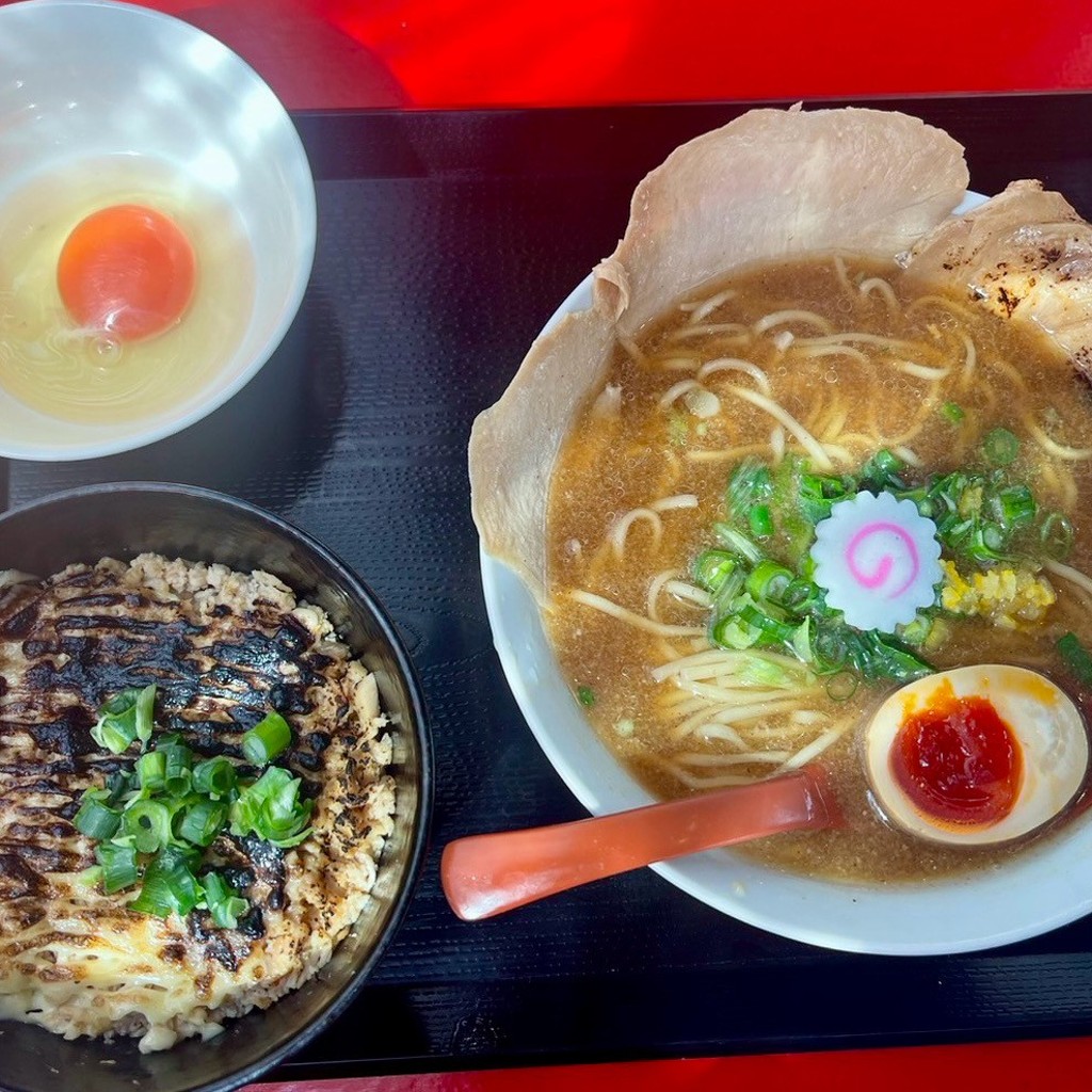 ユーザーが投稿したラーメン大盛り+黄金炙鳥丼の写真 - 実際訪問したユーザーが直接撮影して投稿した若松町西ラーメン / つけ麺ラーメン新屋台 大我 Taigaの写真