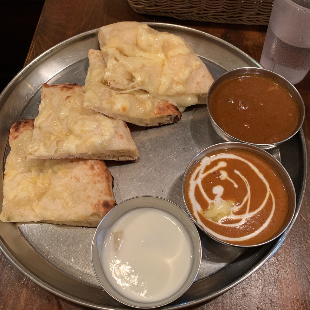 ユーザーが投稿した2食カレー定食 チーズナン変更の写真 - 実際訪問したユーザーが直接撮影して投稿した西新宿カレーターリー屋 西新宿7丁目店の写真