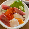 海鮮丼 - 実際訪問したユーザーが直接撮影して投稿した新川魚介 / 海鮮料理鮮魚 三饗の写真のメニュー情報