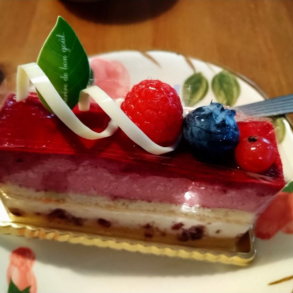 ユーザーが投稿したカシスベリーの写真 - 実際訪問したユーザーが直接撮影して投稿した田中町ケーキ虎屋 Sweetsの写真