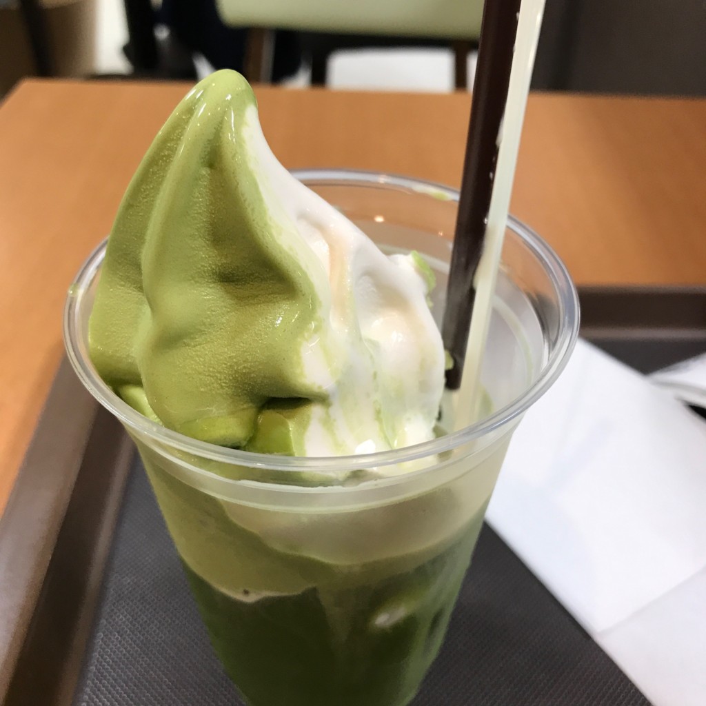 ユーザーが投稿したグリーンティーフロートミックスの写真 - 実際訪問したユーザーが直接撮影して投稿した芝田カフェ宇治園 茶の彩 阪急三番街店の写真