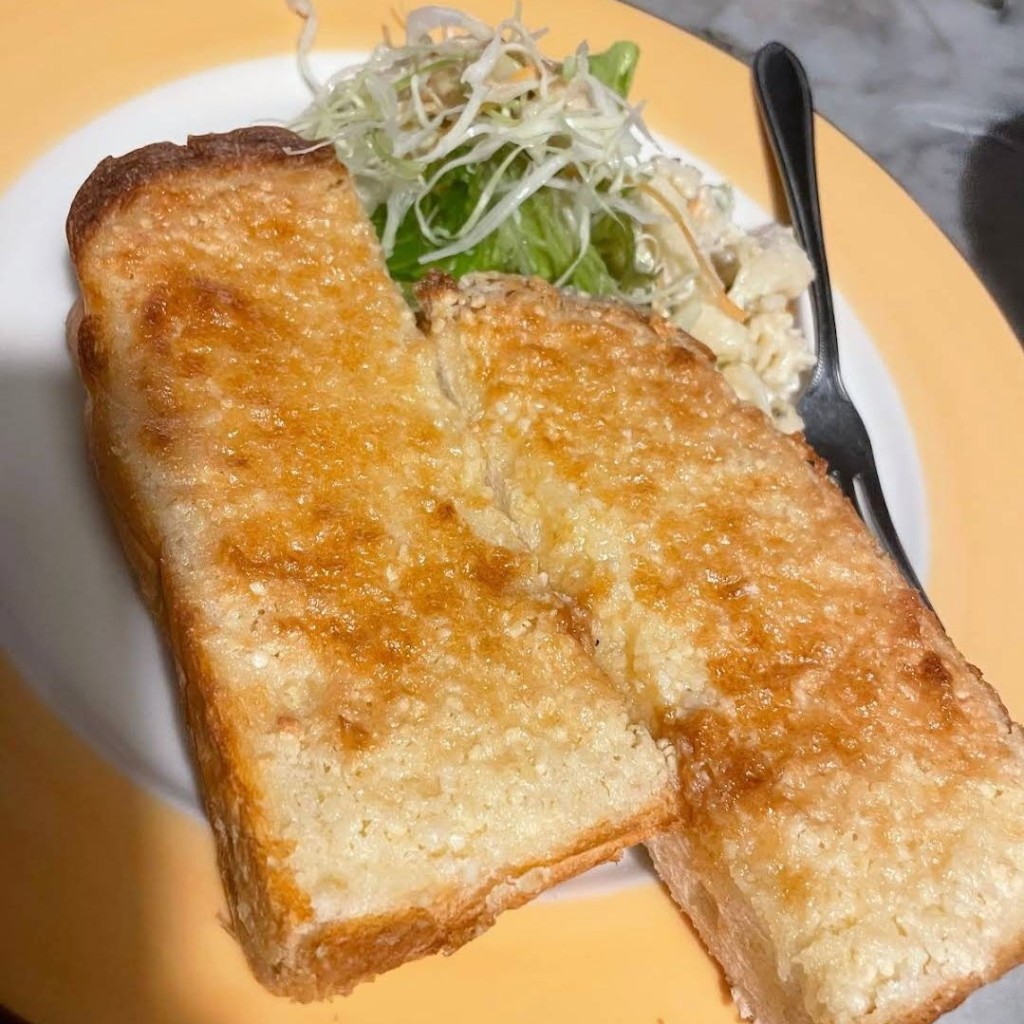 ユーザーが投稿したアーモンドトーストセットの写真 - 実際訪問したユーザーが直接撮影して投稿した花田町一本松喫茶店マテンロウの写真