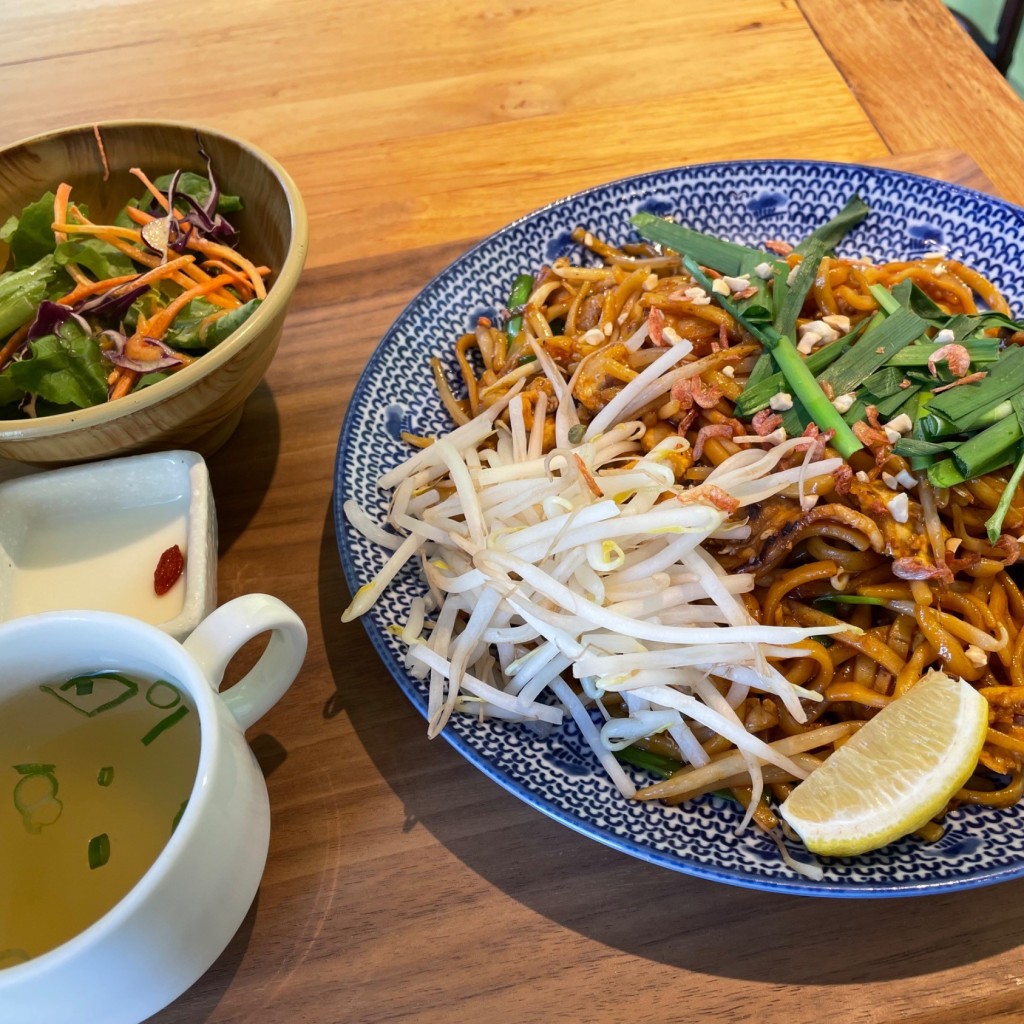 ユーザーが投稿した[平日]パッタイランチの写真 - 実際訪問したユーザーが直接撮影して投稿した新宿タイ料理ランブータン 新宿の写真