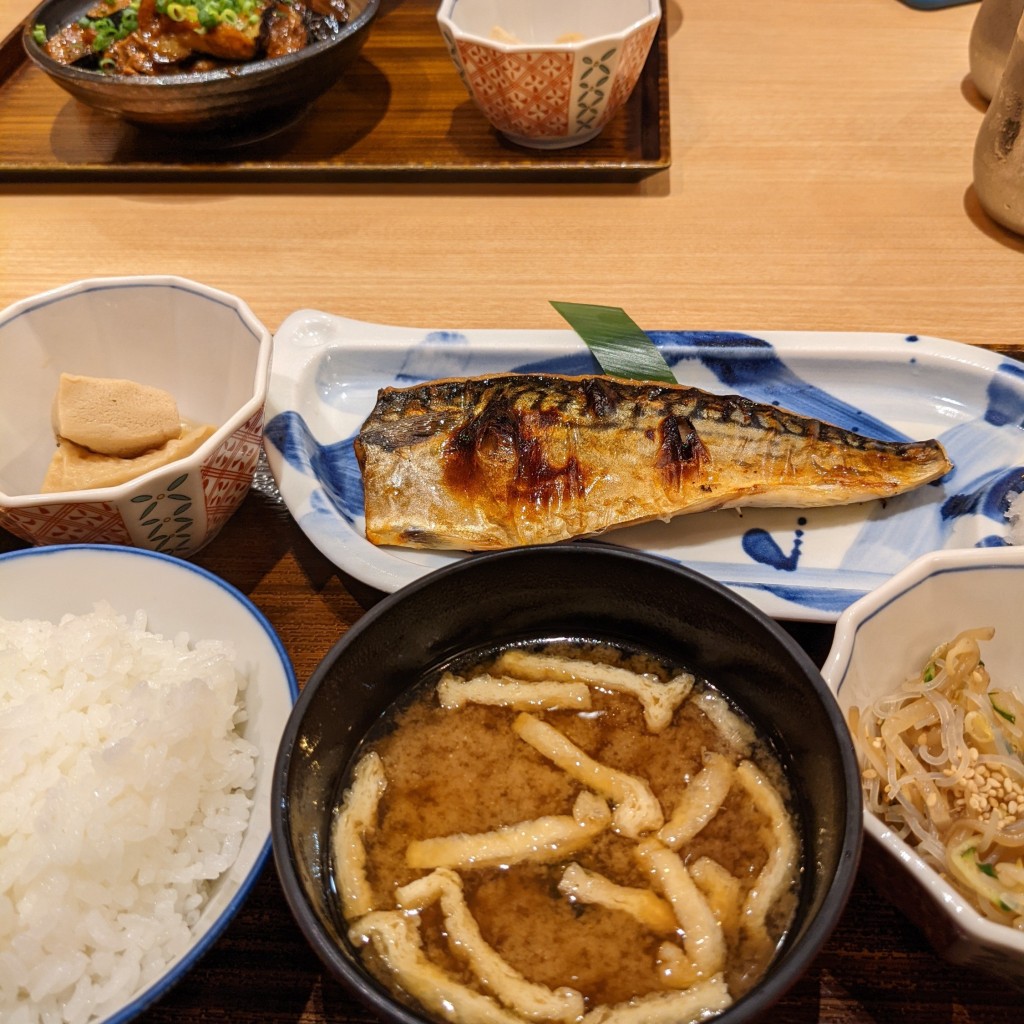 ユーザーが投稿したLunchさばの塩焼き定食の写真 - 実際訪問したユーザーが直接撮影して投稿した新丸子東定食屋土鍋炊ごはん なかよしの写真