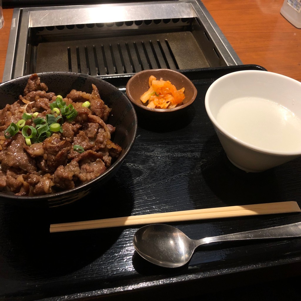 ユーザーが投稿した肉丼の写真 - 実際訪問したユーザーが直接撮影して投稿した神楽坂焼肉焼肉家 KAZU 神楽坂の写真