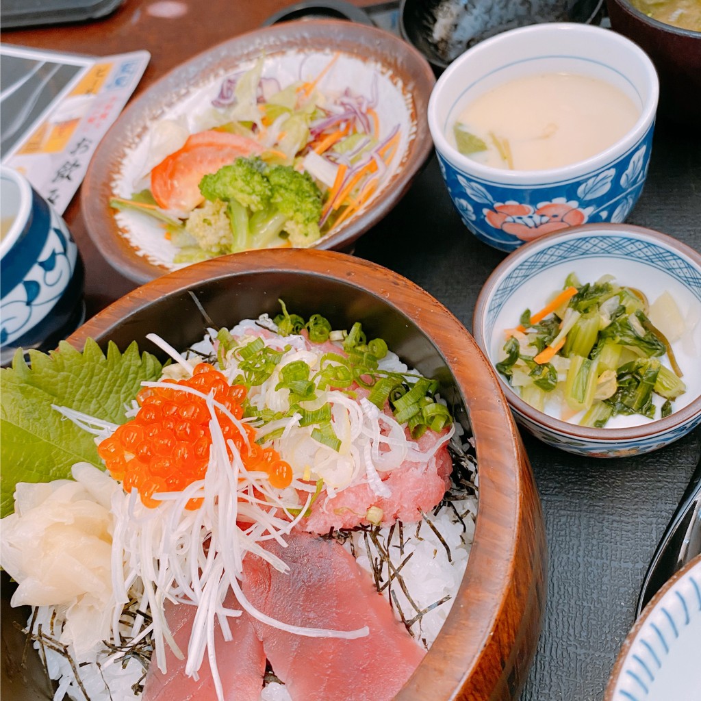 ユーザーが投稿したマグロ二色丼膳の写真 - 実際訪問したユーザーが直接撮影して投稿した八幡山和食 / 日本料理藍屋 世田谷八幡山店の写真