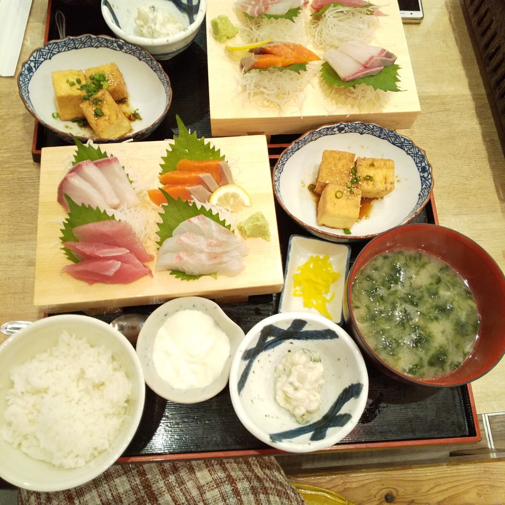 ユーザーが投稿したLunch刺身定食の写真 - 実際訪問したユーザーが直接撮影して投稿した名駅居酒屋磯丸水産 名駅三丁目店の写真