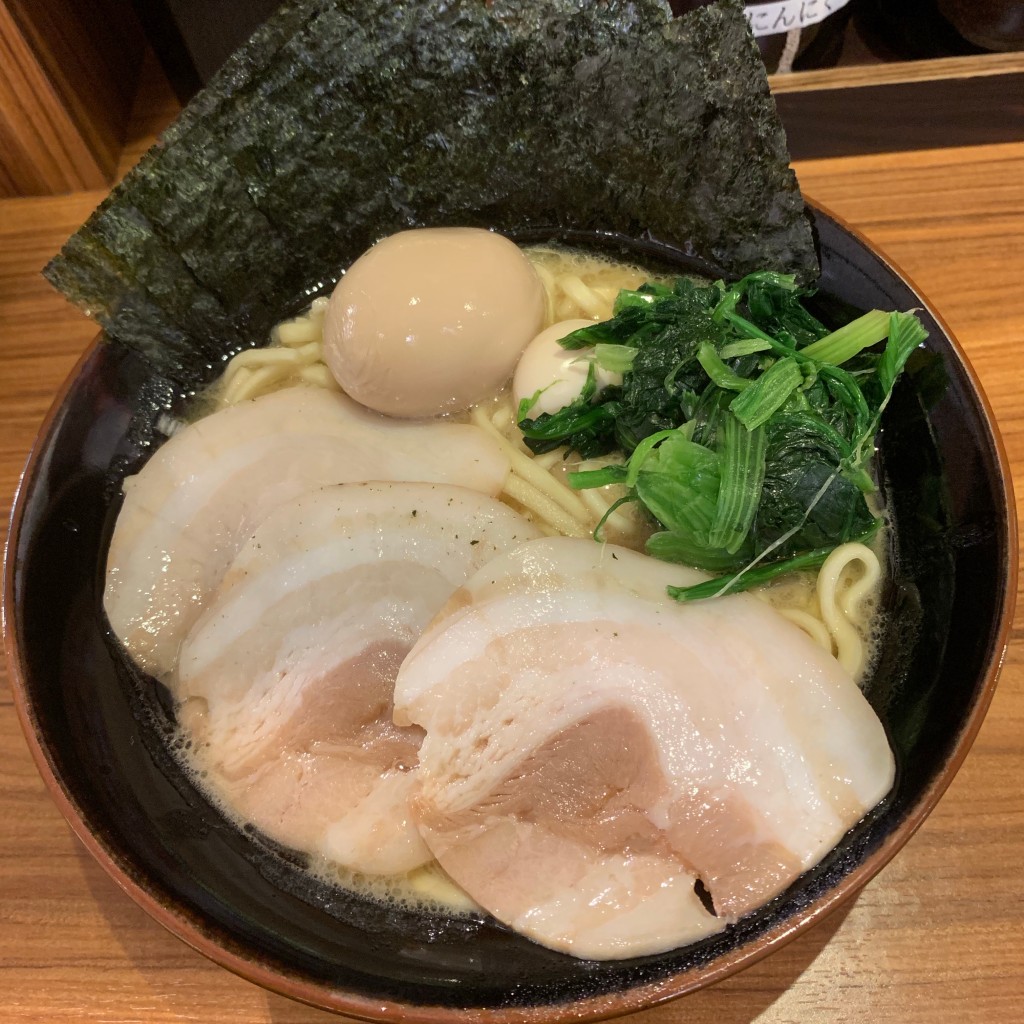 ユーザーが投稿したMAXラーメン 醤油の写真 - 実際訪問したユーザーが直接撮影して投稿した新宿ラーメン専門店壱角屋 新宿東南口店の写真