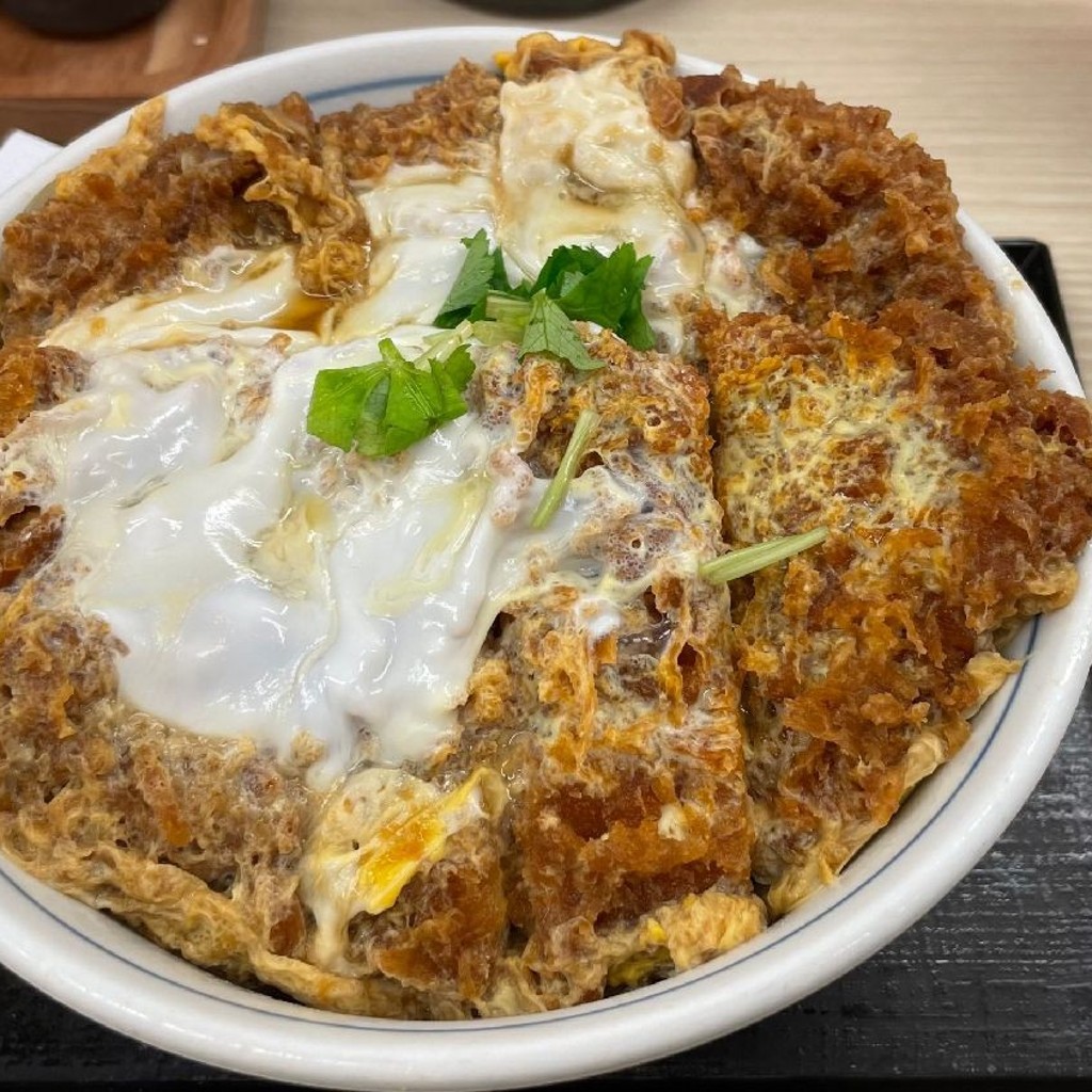 ユーザーが投稿したカツ丼(松)の写真 - 実際訪問したユーザーが直接撮影して投稿したとんかつかつや 代々木駅前店の写真