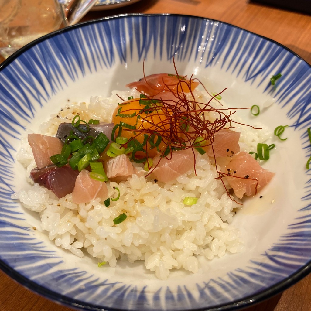 ユーザーが投稿した塩だれ海鮮ユッケ丼の写真 - 実際訪問したユーザーが直接撮影して投稿した桜町居酒屋団欒 富山駅前店の写真