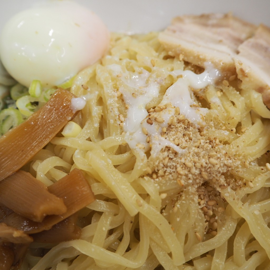 ユーザーが投稿した汁なしラーメン+温玉の写真 - 実際訪問したユーザーが直接撮影して投稿した脇田町中華料理日高屋 川越クレアモール店の写真