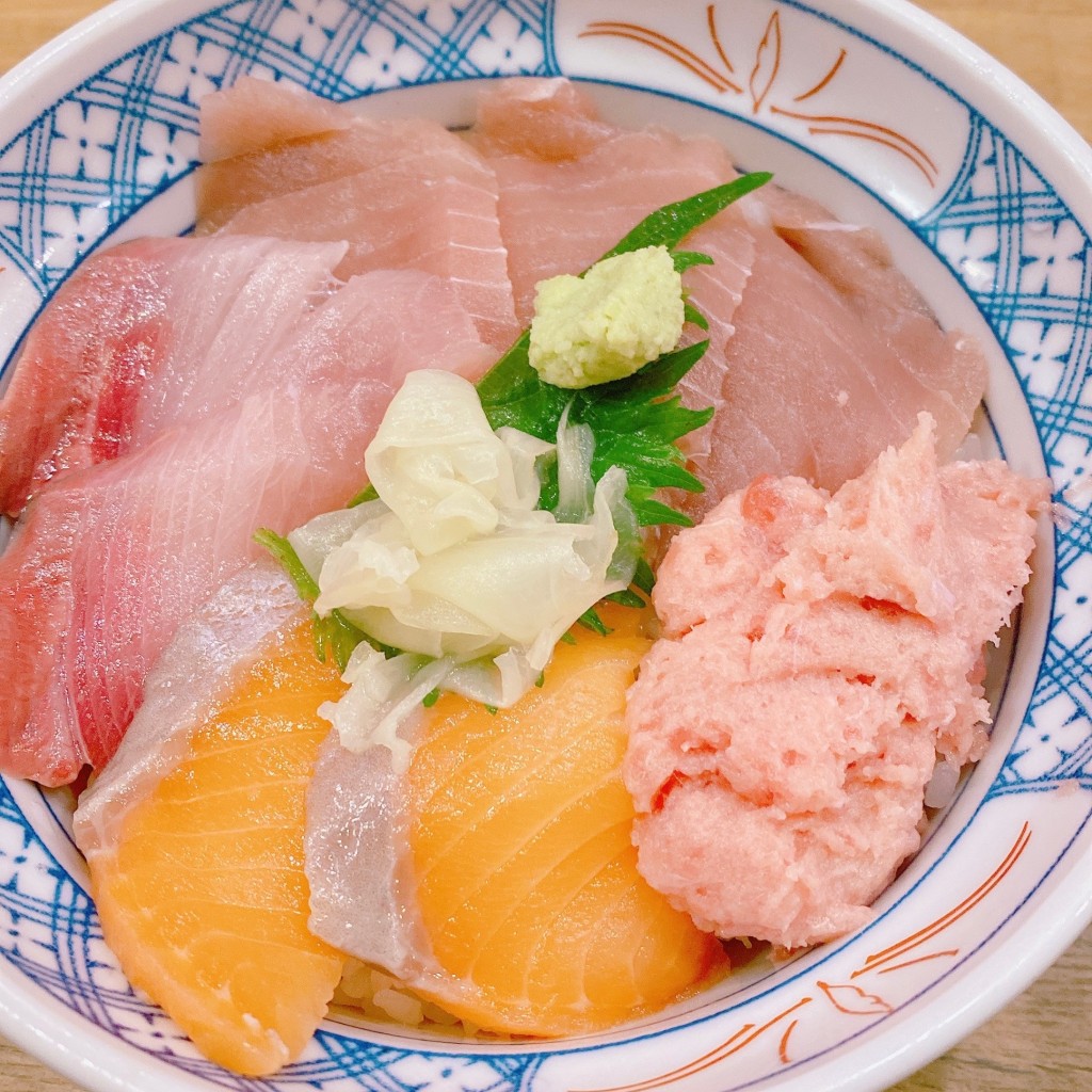 ユーザーが投稿したLunchまぐろサーモンねぎトロ丼の写真 - 実際訪問したユーザーが直接撮影して投稿した北長狭通居酒屋磯丸水産 三宮生田ロード店の写真