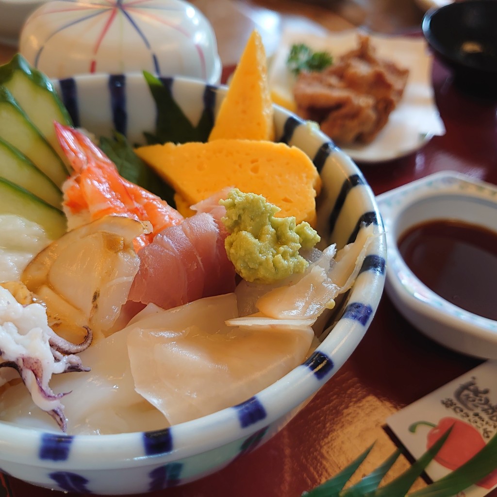 ユーザーが投稿したちょっと海鮮丼セットの写真 - 実際訪問したユーザーが直接撮影して投稿した東深川ファミリーレストラン和食レストラン さくらの写真